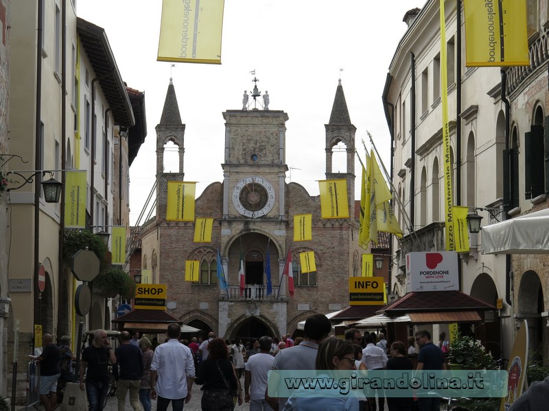 Pordenone addobbata per Pordenone Legge