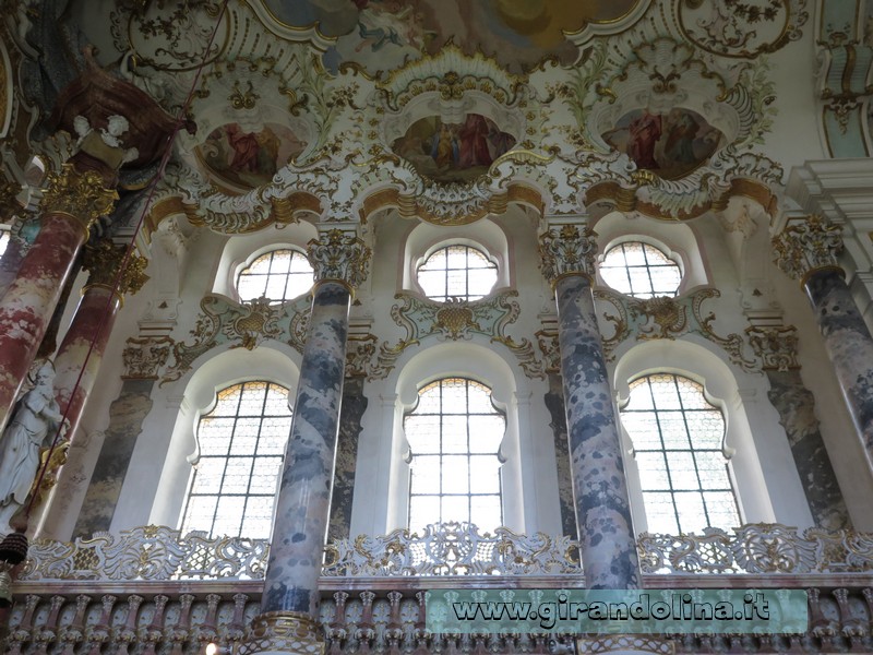 Le finestre all' interno della Wieskirche