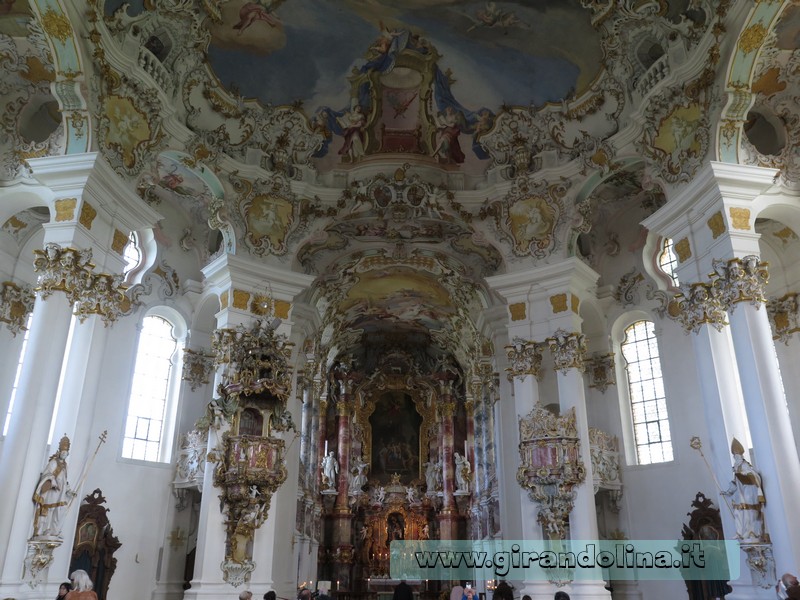 La navata centrale della Wieskirche