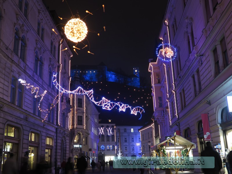 Lubiana a dicembre  luminarie natalizie