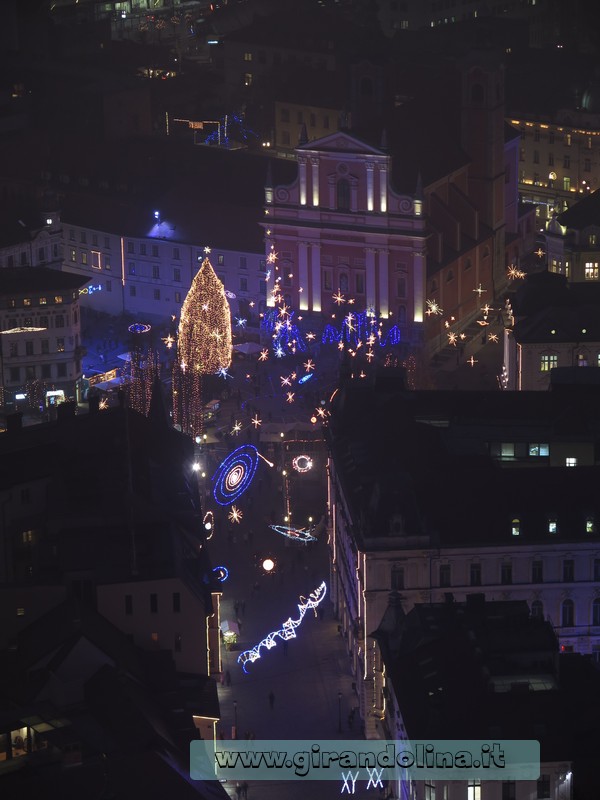 Lubiana a dicembre luminarie natalizie, viste dal Castello