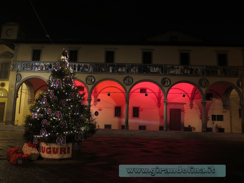 L' Antico Ospedale del Ceppo, illuminato a festa Natale a Pistoia