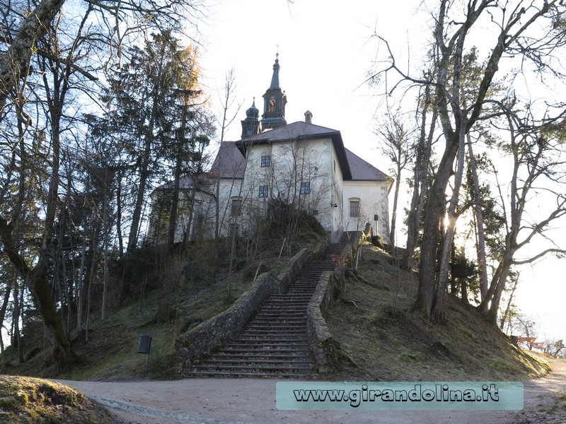 La scalinata della Chiesa di S. Maria Assunta