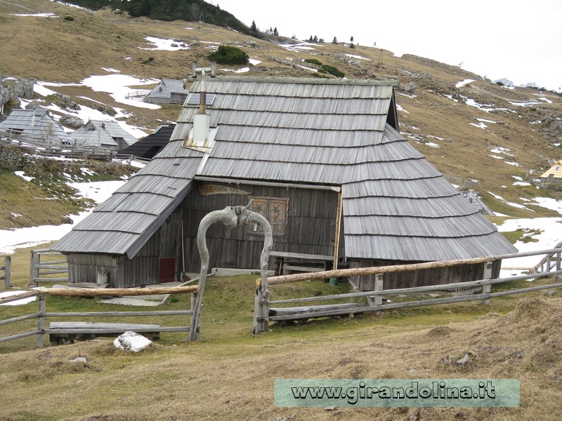 Una tipica capanna di Velika Planina