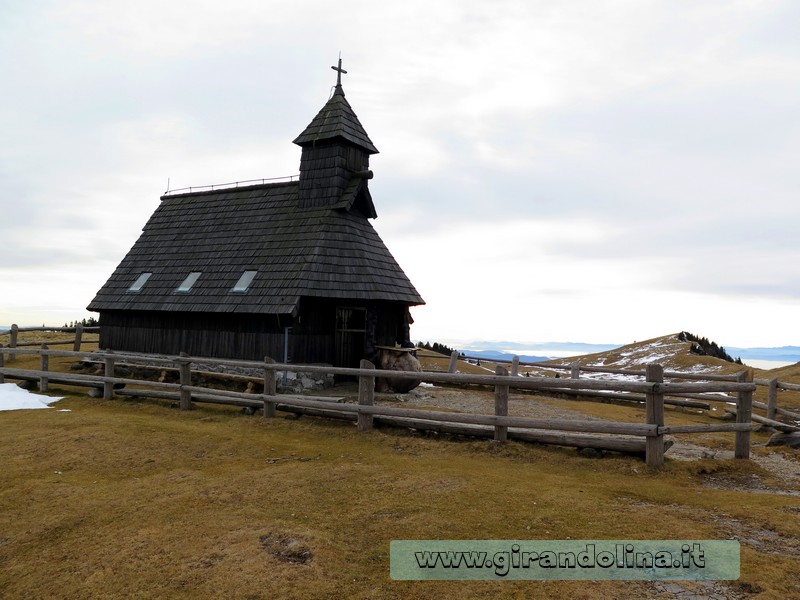 La Cappella della Maria delle Nevi a Velika Planina