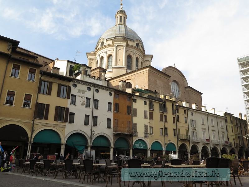 Cosa vedere a Mantova Piazza delle Erbe