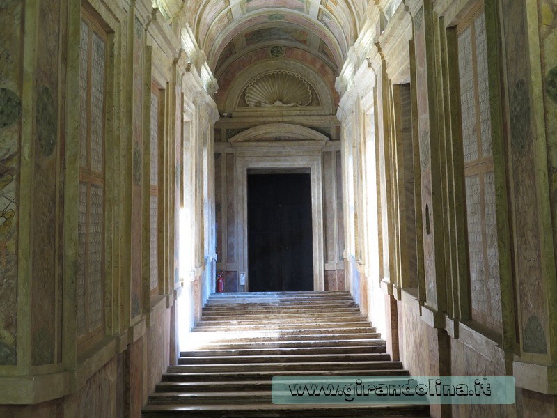 Lo scalone del Castello di Mantova