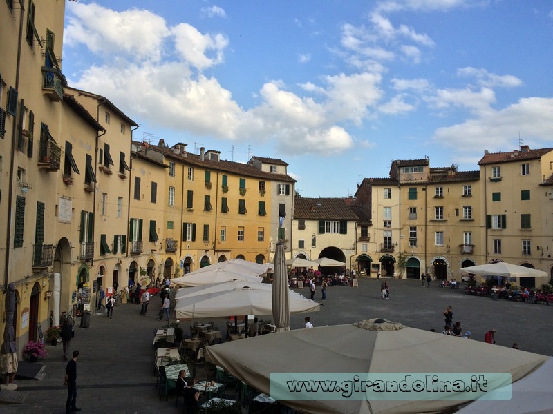 Lucca, Piazza Anfiteatro Toscana Settentrionale 