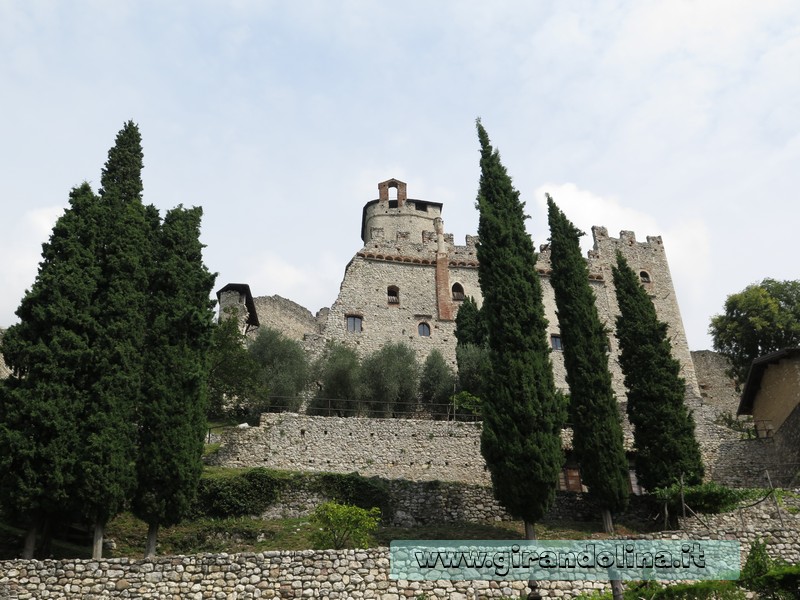 Castello di Avio, vista dal parcheggio