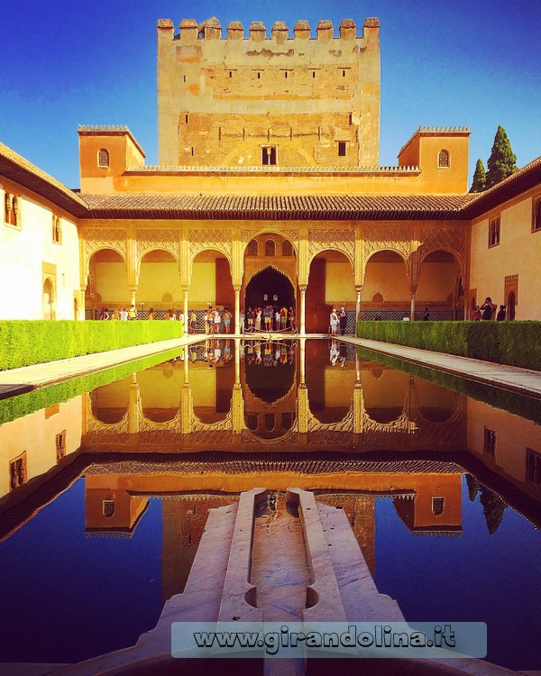 Alhambra e il Patio de los Arrayanes.