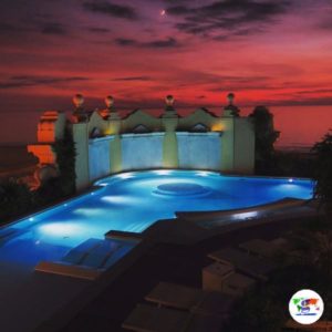 La piscina panoramica sulla terrazza del Grand Hotel Principe di Piemonte di Viareggio