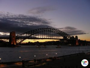 Harbour Bridge di Sydney al tramonto