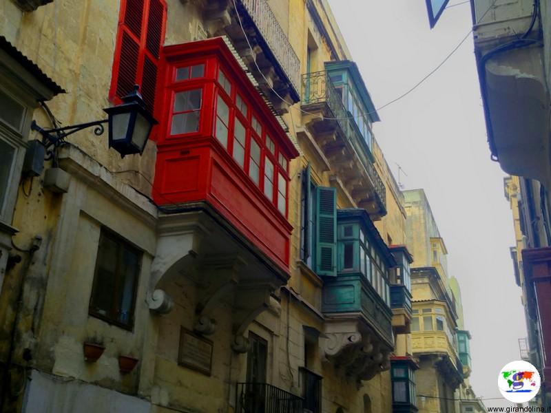 Malta, i favolosi balconi di La Valletta chiamati gallarija e gardjoli