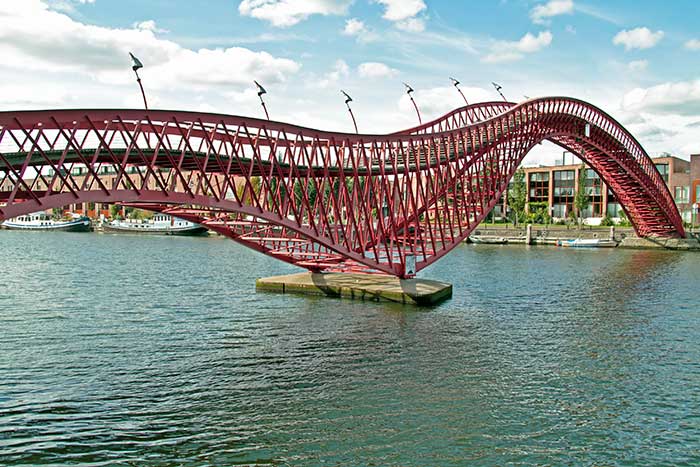 Ponte Python, Amsterdam, Paesi Bassi (ph skyscanner)