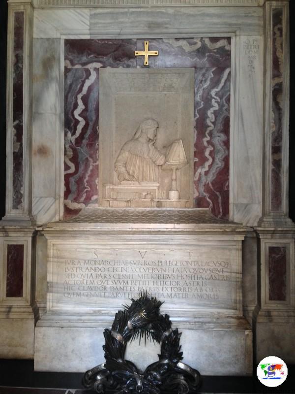 Tomba di Dante Alighieri interno
