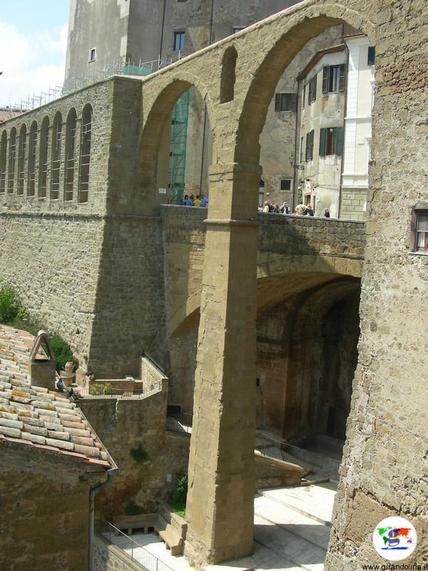 L' Acquedotto di Pitigliano - Città del Tufo