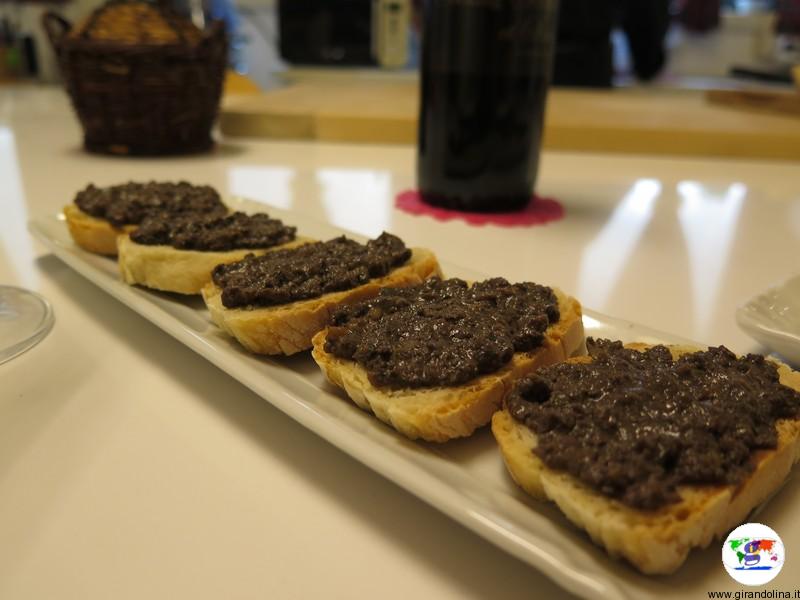 Gastronomia senese I nostri crostini neri alla Scuola di Cucina di Lella