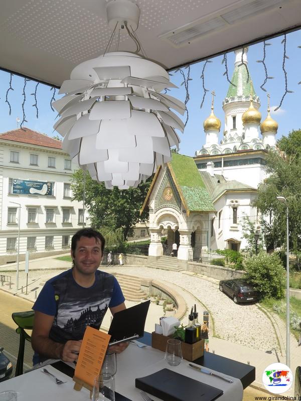  Sofia dove mangiare Ristorante Corso con sullo sfondo la Chiesa Russa di San Nicola