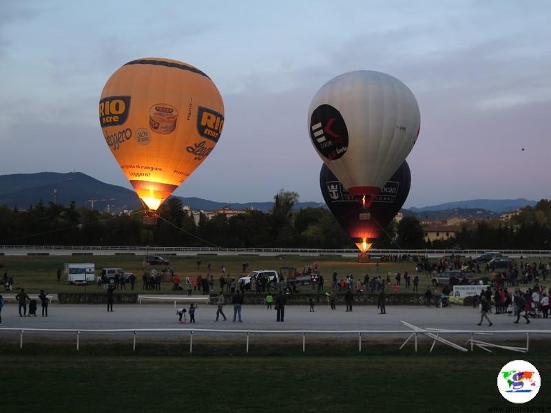 Festival delle Mongolfiere a Firenze,preparazione mongolfiere illuminate