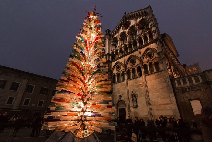 beriAlberi di natale italiani :L’albero di vetro di Ferrara © Mirko Ghirelli (Delphi International Srl)