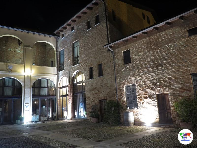 Monferrato dove dormire- il cortile interno del Palazzo Paleologi