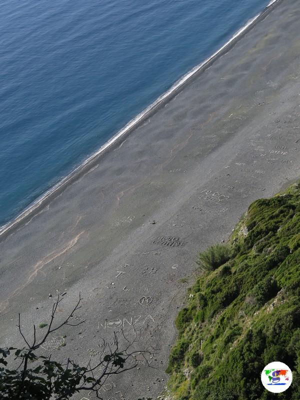 Itinerari  con auto Corsica del Nord, la spiaggia di Nonza