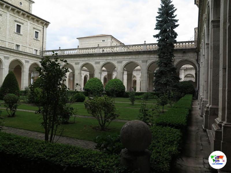  Abbazia di Montecassino uno dei chiostri