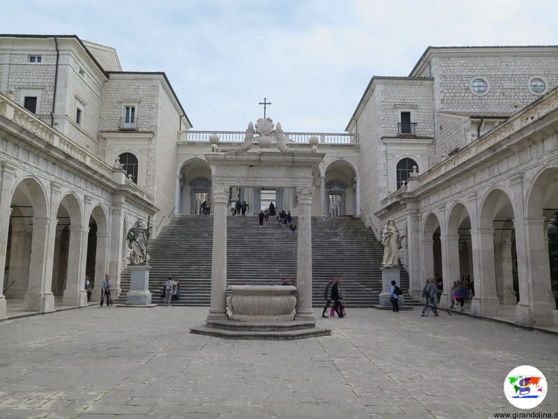 Abbazia di Montecassino la scalinata