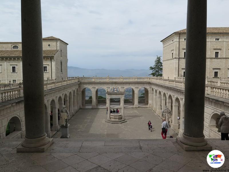 L' Abbazia di Montecassino la scalinata