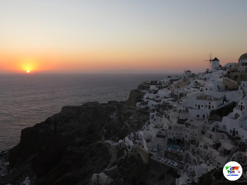 Il più famoso dei tramonti a Santorini, quello a Oia