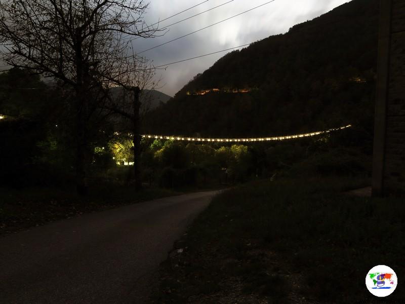 Il Ponte sospeso delle Ferriere a Pistoia in notturna