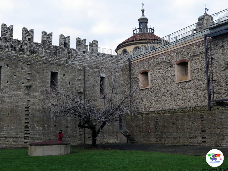 Il Castello dell'Imperatore a Prato il cortile interno