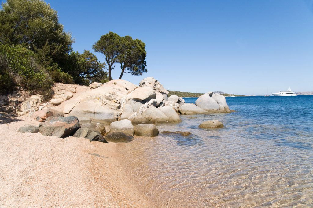 Noleggio catamarano Sardegna,Arcipelago della Maddalena ( ph Mistral Sailing)