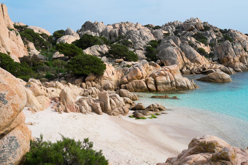 Noleggio catamarano Sardegna,Arcipelago della Maddalena ( ph Mistral Sailing)