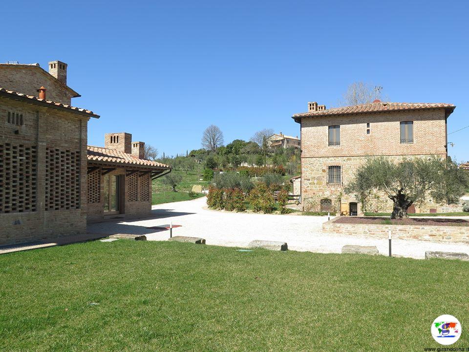 Borgo Giorgione , uno dei casolari e il parco