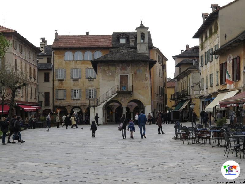 Borgo di Orta San Giulio, Piazza Motta