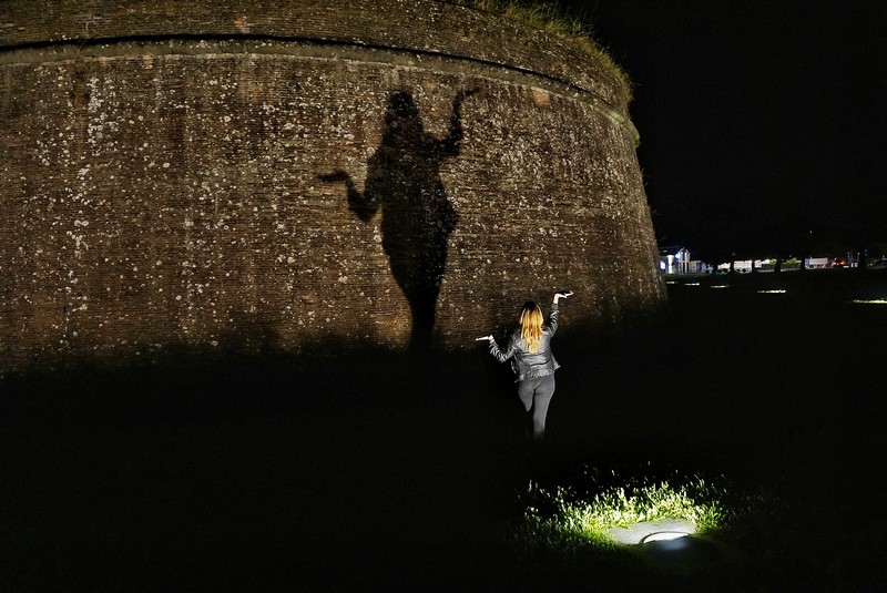 Le attività da fare a Lucca, giocare con le ombre sulle Mura