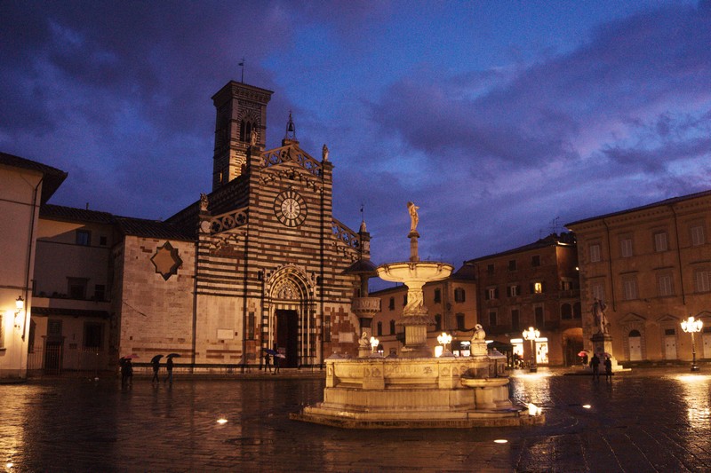 Prato la città tessile, Piazza Duomo