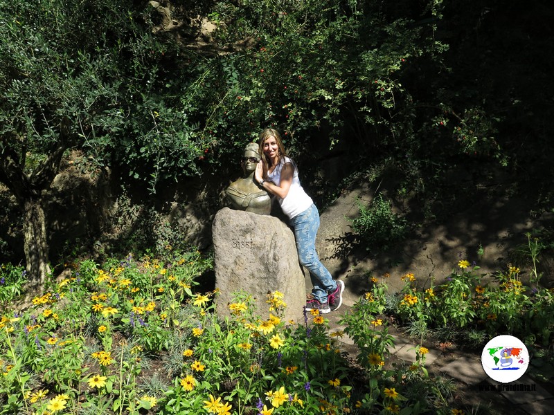 Giardini di Castel Trauttmansdorff il busto di Sissi