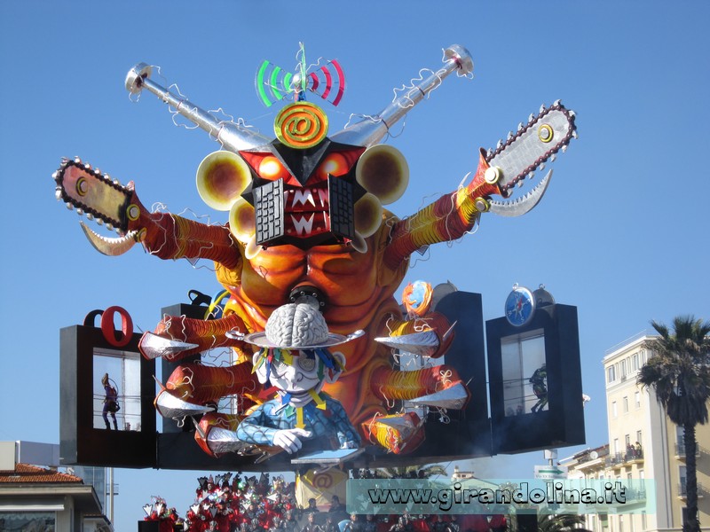 Carnevale viareggio 2021 rinviato, le foto di alcuni carnevali fa