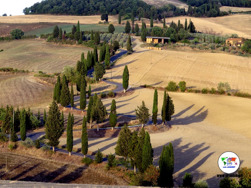 viaggi fotografici in Val d'Orcia, la curva di Monticchiello