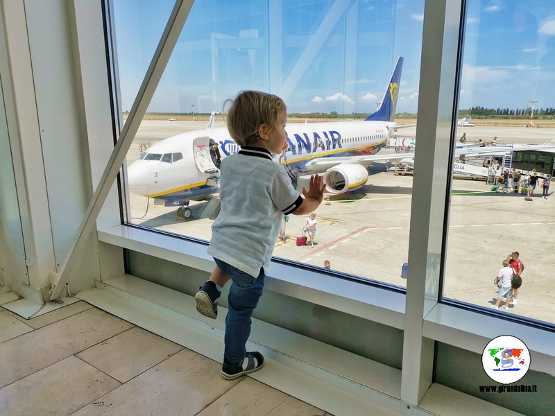 Viaggiare con un neonato in aereo, il primo volo di Lorenzo