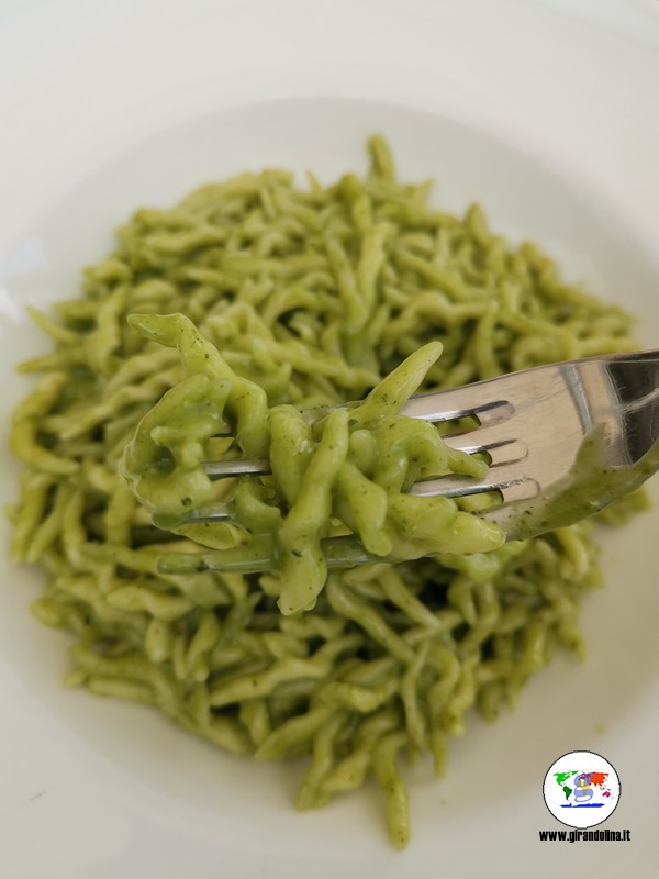 trofie al pesto presso il ristorante Gusta a bordo