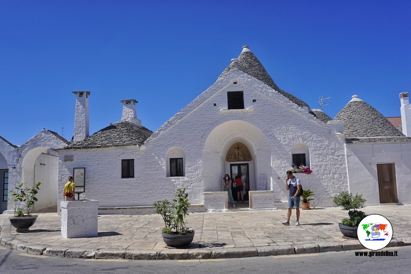 Alberobello  Trullo Sovrano