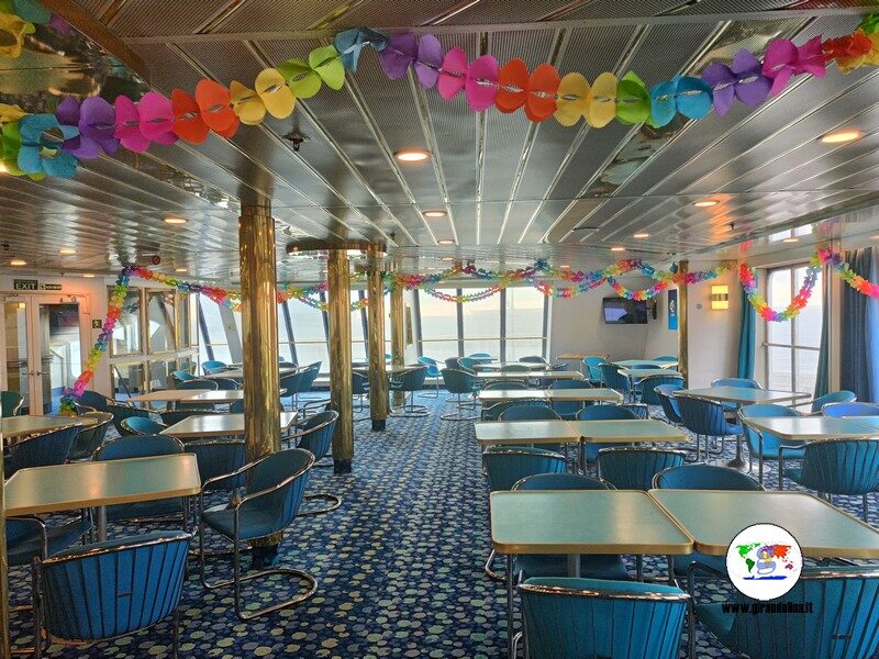 Corsica Ferries crociere sala del ristorante