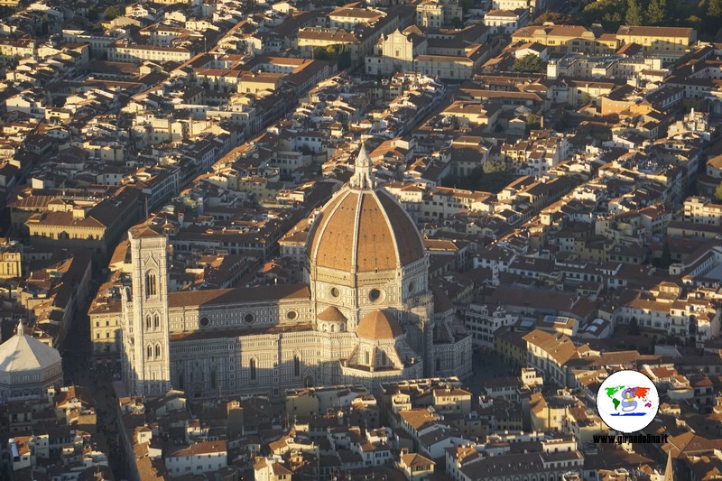 Volo privato su Firenze, Piazza Duomo