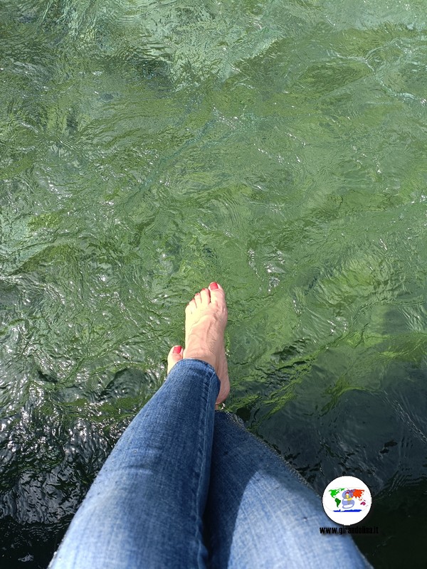 I miei piedi congelati al Lago di Nembia