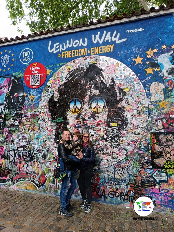 Praga per i bambini - il Muro di John Lennon
